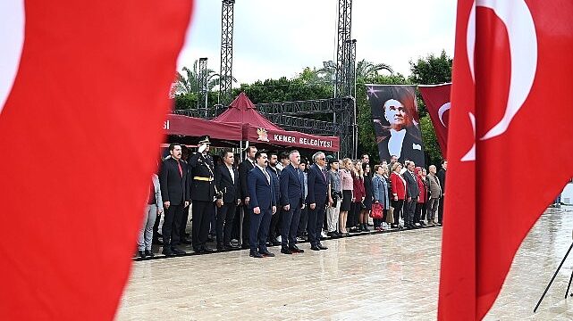 Kemer’de 29 Ekim çelenk töreni