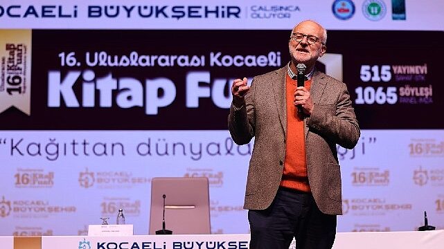 Kocaeli Kitap Fuarı, farklı konu ve konuklarıyla devam ediyor; Sayar’dan ekranlara ve hıza karşı hayat dersi