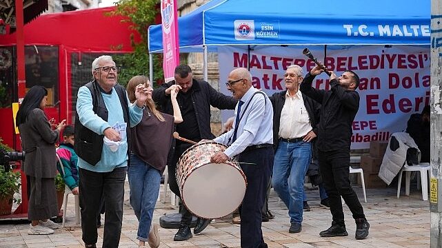 Maltepe’de, Cumhuriyet’in 103. yılında mübadil davulu çalındı