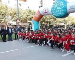 Nilüfer’de bin 749 öğrenci Cumhuriyet için koştu