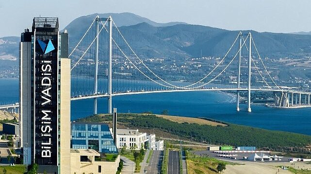 Osmangazi Köprüsü’nde kalpler Cumhuriyet için atacak