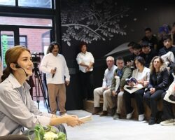 Oyuncu Elit Andaç Çam Nilüfer’de gençler ve işçilerle buluştu