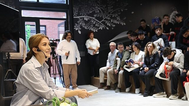 Oyuncu Elit Andaç Çam Nilüfer’de gençler ve işçilerle buluştu