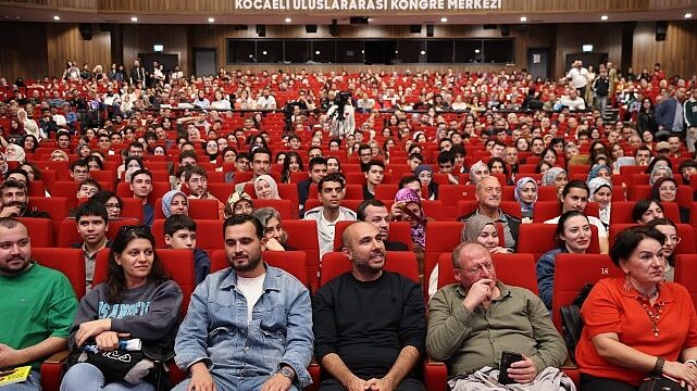 Özkara: Yapay zekâ inanılmaz bir kapı açıyor