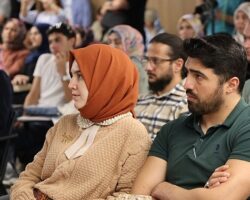 Yenişehirlioğlu, Kocaeli Kitap Fuarı’nda konuştu;  “İnsan, özünden uzaklaştığında kaybolur”
